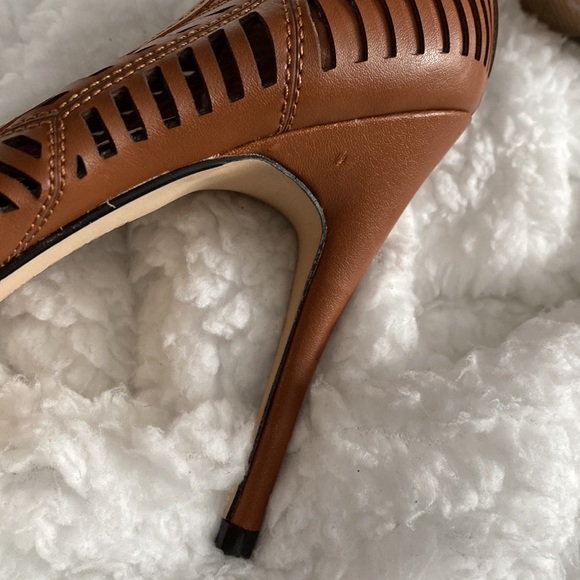 3 for $20 💜 BCBGeneration Pumps - Picture 9 of 9